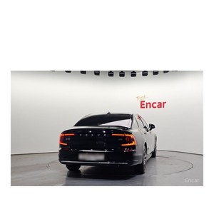 Volvo S90 B5 Inscription 2021 con Caja de Cambios Automática, Volante a la Izquierda, Cámara Trasera, Asientos de Cuero - 111.079 km - Product Image 4