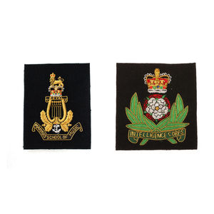 Insignias Bordadas a Mano Personalizadas para Blazers con Tela de Lona, Escudo Táctico de Alta Calidad con Hilo Dorado para Universidad, Venta al Por Mayor - Product Image 3