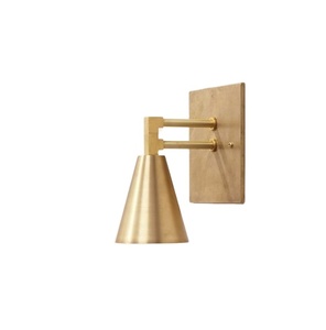 Lampe murale géométrique en laiton antique METAL WAVE modèle 10302, aspect vintage, installation et entretien faciles, pour éclairage de chevet - Product Image 1