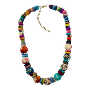 Collar con Borlas Doradas Hechas a Mano, Estilo Bohemio, Cuentas de Tela de Colores, Cadena de Eslabones, Diseño Único y Ecológico - Product Image 6