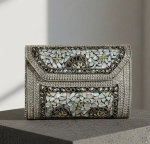 Nouvelle pochette en métal pour femme, soirée, mode, fermeture éclair, détail bouton, bandoulière chaîne, sac à main - Product Image 3