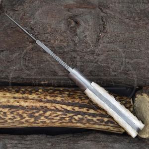 Couteau de chasse artisanal en acier Damas, manche en bois de cerf rouge, étui en cuir - Product Image 6