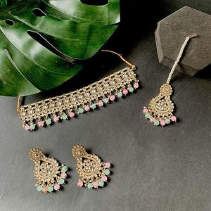 Parure de bijoux ethniques indiens plaqués or antique avec zircon, collier long et boucles d'oreilles, design Rani Haar, pour mariage féminin - Product Image 4