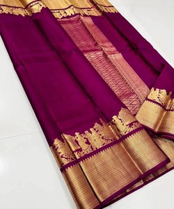 Sari de Seda Morado con Borde Dorado Zari, Traje Tradicional Indio para Bodas, para Mujer - Product Image 1