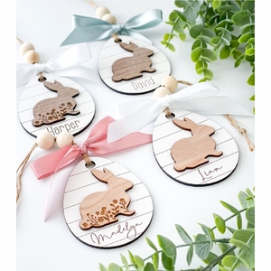 Figura Decorativa de Conejo de Pascua Hecha a Mano en Madera Blanca y Dorada con Cinta de Yute para Decoración del Hogar u Oficina - Product Image 2