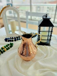 Ensemble de carafes en cuivre pour des présentations culinaires élégantes et culturelles, service d'eau en métal avec verres, durable, réutilisable, pour la cuisine. - Product Image 4
