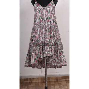 ชุดเดรสผ้าฝ้ายถักลายดอกพิมพ์ดิจิทัล คอวี ทรงโบฮีเมียน โมเดิร์น วินเทจ สไตล์ลำลอง สำหรับฤดูร้อน เป็นมิตรต่อสิ่งแวดล้อม ระบายอากาศได้ดี สำหรับผู้หญิง - Product Image 5