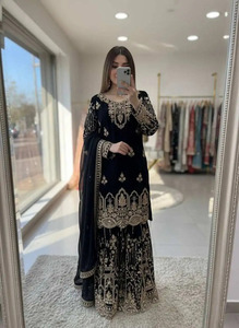Ensemble haut, pantalon palazzo et dupatta en georgette à broderie RICH LOOK et travail de sequins de 5 mm, noir 83308 - Product Image 1