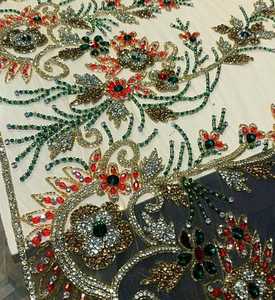 ผ้าทูลล์ปักเลื่อมทองคำแบบสั่งทำพิเศษ ประดับด้วยลูกปัด คริสตัล และงานปักมืออย่างประณีต สำหรับชุดราตรีสุดหรูจากแฟชั่นเฮาส์ - Product Image 1