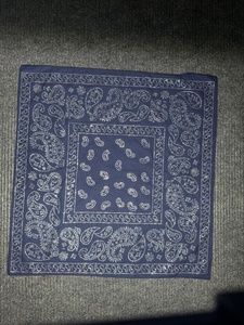 Foulard carré en coton Paisley, doux et imprimé, pour la tête ou le cou, idéal pour les activités décontractées en extérieur - Product Image 6