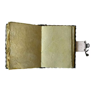 Cuaderno de Cuero Repujado con Espiral Suave, Diseño de Flores y Animales, Hecho a Mano, con Encuadernación Deckle, para Dibujo y Notas - Product Image 3