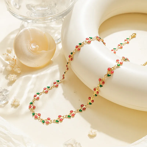 Lindo collar de cerezas para mujer, hecho con acero inoxidable 304 y cadena hecha a mano con baño de oro de 18 quilates. - Product Image 3