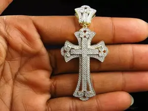 Pendentif pour femme en argent sterling 925 plaqué or jaune 14 carats, style hip-hop, avec croix de Jésus en moissanite véritable taille ronde 2 carats et diamant Tishya - Product Image 2