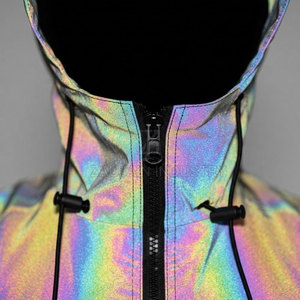 Veste réfléchissante arc-en-ciel légère, design personnalisé, avec tissu réfléchissant coloré pour les sports de plein air et les voyages - Product Image 6
