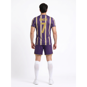 Tenue de football vintage rayée haut de gamme, coupe ajustée, en maille polyester 160 GSM, uniforme de football personnalisé OEM pour hommes, 100 % polyester - Product Image 2