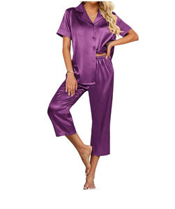 Conjunto de Pijama de Satén Personalizado para Mujer, 1 Pieza, Cintura Elástica, Manga Corta, Camiseta con Botones, Pantalones Capri, Ropa de Dormir Tipo Seda - Product Image 4