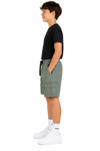 Shorts cargo vert sauge pour enfants, bas de tenue d'été utilitaires, shorts en mélange de coton de qualité supérieure, design multi-poches, ceinture ajustable - Product Image 2