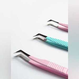 Pince à épiler professionnelle pour extensions de cils, à pointe en fibre de haute précision, en acier inoxydable, à 90 degrés, avec logo personnalisé, pour artiste en cils - Product Image 1