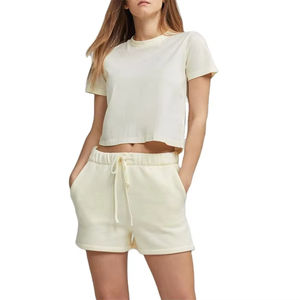 Ensemble deux pièces décontracté pour femme : crop top en coton coupe classique et short au-dessus du genou – Nouveau, écologique et respirant – Vente en gros - Product Image 1