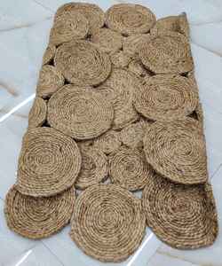 Alfombra Redonda Trenzada de Yute Hecha a Mano con Diseño Floral, Estilo Bohemio Rústico - Product Image 6