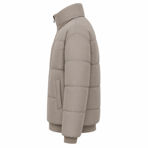 Blouson matelassé pour homme en gros avec patch PVC personnalisé, vêtement d'extérieur rembourré d'hiver, col montant, fermeture éclair intégrale, étiquettes tissées, fabricant OEM en gros - Product Image 2