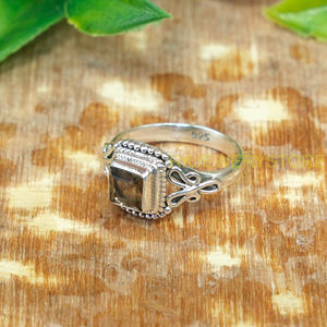 แหวนควอตซ์สโมคกี้ทรงสี่เหลี่ยมแบบวินเทจ |   แหวนเงินแท้ 925 ลายฉลุทำมือ |   เครื่องประดับอัญมณีสไตล์โบราณสำหรับผู้หญิง - Product Image 4