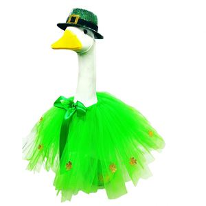 Vente directe usine, personnalisation OEM/ODM, Décoration festive en plumes de canard blanc de 23 pouces, motif fraise, style Irish Porch, pour ensemble de vêtements - 60G - Product Image 2