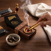 Brûleur à Bakhoor Coulissant en Bois de Luxe avec Grille Métallique Arabesque Moderne, Couvercles et Coffret Cadeau d'Encens Oud – Encensoir Islamique Premium pour la Maison