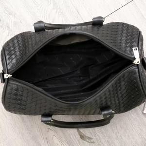 DERVO INTERNATIONAL INDUSTRY Nueva Bolsa de Viaje Deportiva de Cuero Negra Unisex, Elegante y Grande, Ideal para Fin de Semana, con Cierre, en Oferta - Product Image 5