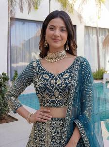 Ramdev Trading – Vêtements ethniques traditionnels pour femmes (Lehenga Choli) – Tenues de fête en matériaux recyclés – Fournisseur en gros Inde Pakistan – Vente en gros - Product Image 4
