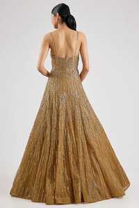 Robe de soirée sirène longue en mousseline anti-plis, à col montant, manches évasées et sequins dorés, avec traîne chapelle - Product Image 5