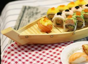 Plateau à sushi en bois naturel écologique, plateau de service pour sashimi, pour restaurants japonais, vente en gros - Product Image 6