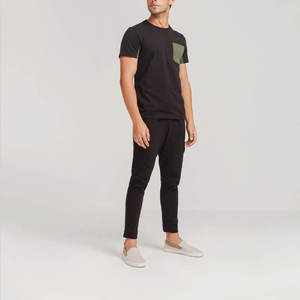 T-shirt en coton blanc pour homme avec poche grise, manches courtes, coupe classique, col rond, tissu jersey décontracté - Product Image 6