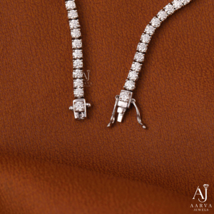 สร้อยข้อมือเทนนิสโมอิสซาไนต์ AARVA JEWELS ทรงบริลเลียนต์คัท ตัวเรือนเงินแท้ 925 ชุบโรเดียม ของขวัญแต่งงานสุดหรูสำหรับผู้หญิง - Product Image 4
