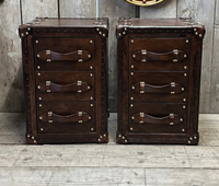 Commode vintage en cuir marron, coffre de rangement antique, table de chevet cloutée de laiton, gain de place pour salon et maison