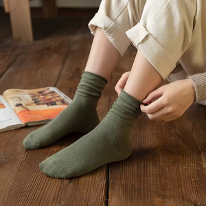 Prix d'usine Chaussettes de Pilates pour femmes en coton peigné, chaussettes mi-mollet automne-hiver, nouvelle couleur unie, séchage rapide, avec revers de maintien - Product Image 2