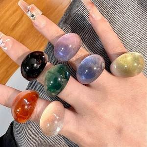 Bague en résine colorée pour femmes, bijoux faits à la main, bague artistique légère pour un style quotidien, collection boutique - Product Image 3