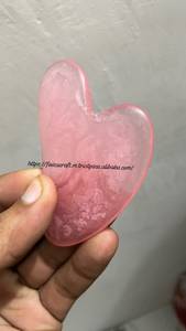 Outils de massage Gua Sha en résine faits à la main et colorés pour la relaxation de la tête et du corps - Product Image 3