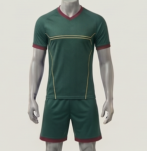 Maillot de football pour homme, col en V, manches courtes, vert et bordeaux, en polyester respirant, coupe athlétique, toutes saisons - Product Image 3