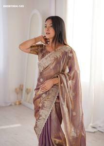 ชุดส่าหรีพร้อมเสื้อปักลายหรูหราคุณภาพพรีเมียม ประดับด้วยงานปักดิ้นทองและงานปักแบบฮอตฟิกซ์ พร้อมลายบุตติและลายขอบเสื้อ ผู้ส่งออกจากอินเดีย - Product Image 2