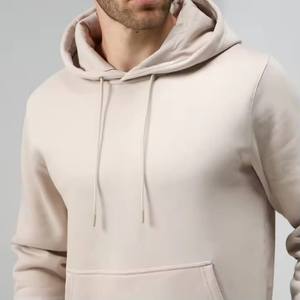 Conjunto de chándal beige de lujo para hombre con logo personalizado, sudadera con capucha de forro polar y pantalones de chándal con cordón, venta al por mayor, ajuste slim - Product Image 2