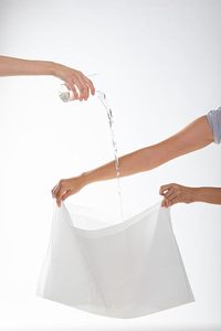 OEM ODM Blanc Blanc Petites coussinets d'entraînement pour chiens, lot de 50 pièces, antidérapants, antibactériens, matériau SAP, certifiés OEM, fournitures pour animaux de compagnie - Product Image 4