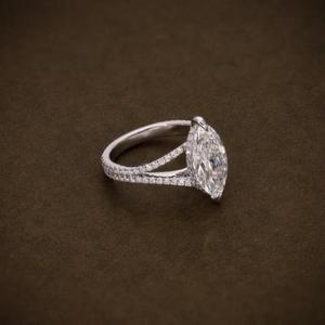 Anillo de compromiso con diamante talla marquesa, banda de boda de oro blanco con diseño dividido, elegante anillo de aniversario, joyería nupcial con halo, regalo de lujo - Product Image 4