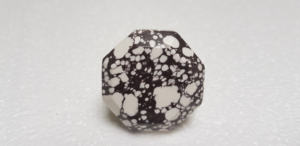 Manijas y Tiradores Modernos de Resina Blanca Hechos a Mano para Cajones, Puertas de Armarios, Cocina, Baño, Cómodas y Armarios - Product Image 3