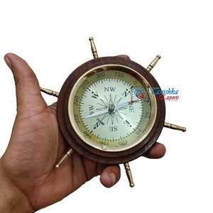 Brújula Náutica Vintage de Latón Chapado en Oro Hecha a Mano con Diseño de Timón de Barco de Madera, 7.5cm de Diámetro, para Orientación, Regalo de Año Nuevo - Product Image 5