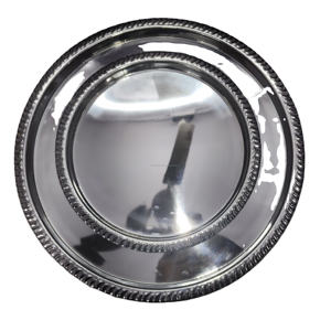 Juego de bandejas redondas minimalistas de acero inoxidable pulido con borde de cuerda trenzada, bandejas apilables de varios tamaños - Product Image 1