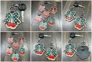 Llavero de Cuero Genuino con Diseño a Cuadros y Lazo de Cereza, Hecho a Mano, de Moda 2026, para Regalo, Unisex - Product Image 3