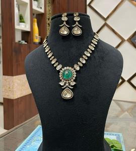 Conjunto de Collar y Pendientes Étnicos Radiant Kundan Chapados en Oro con Apariencia de Piedra para Mujeres y Niñas, Ideal para Fiestas, Bodas y Compromisos - Product Image 2