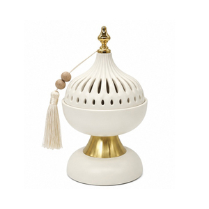 Brûleur d'encens en métal noir avec pompon et design perforé pour l'aromathérapie - Product Image 2