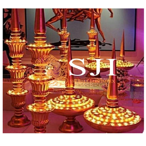 Support traditionnel en plastique renforcé doré pour Diya pour la zone de passage des mariages à Delhi en Inde - Product Image 1